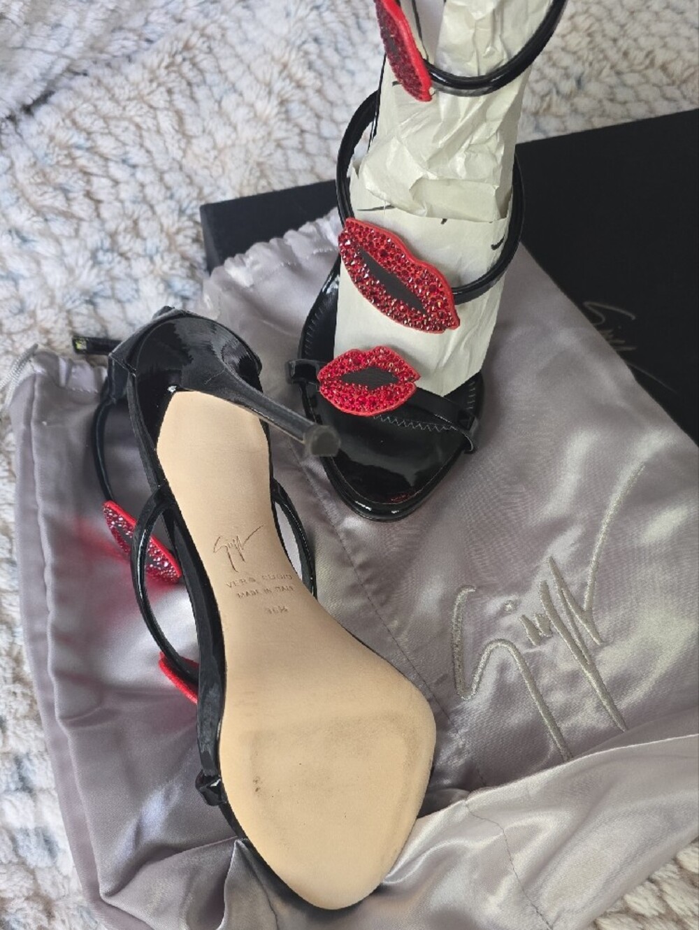 Giuseppe Zanotti Black Patent Stiletto Sandals with Red Lip Embellishments - Picture 2 of 6